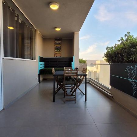 Stylish - Modern - Large Terrace - 2 Bed - 200 M From Sea - Fully Air Con Apartment St. Paul's Bay Exterior photo
