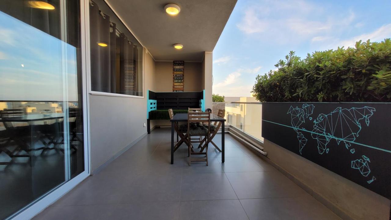 Stylish - Modern - Large Terrace - 2 Bed - 200 M From Sea - Fully Air Con Apartment St. Paul's Bay Exterior photo