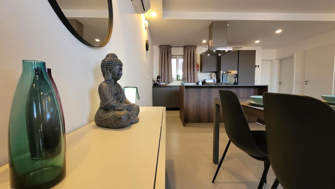 Stylish - Modern - Large Terrace - 2 Bed - 200 M From Sea - Fully Air Con Apartment St. Paul's Bay Exterior photo