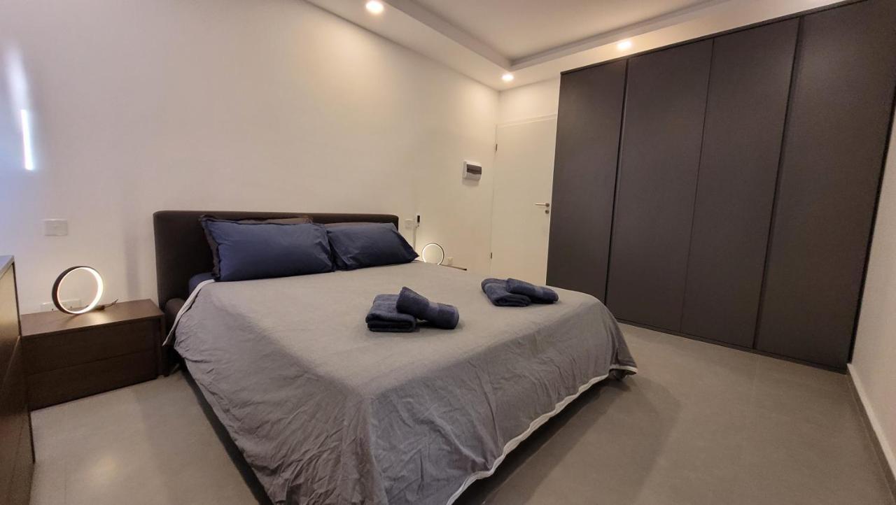 Stylish - Modern - Large Terrace - 2 Bed - 200 M From Sea - Fully Air Con Apartment St. Paul's Bay Exterior photo