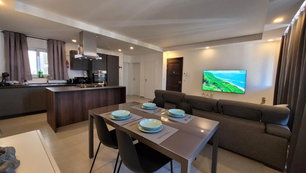Stylish - Modern - Large Terrace - 2 Bed - 200 M From Sea - Fully Air Con Apartment St. Paul's Bay Exterior photo